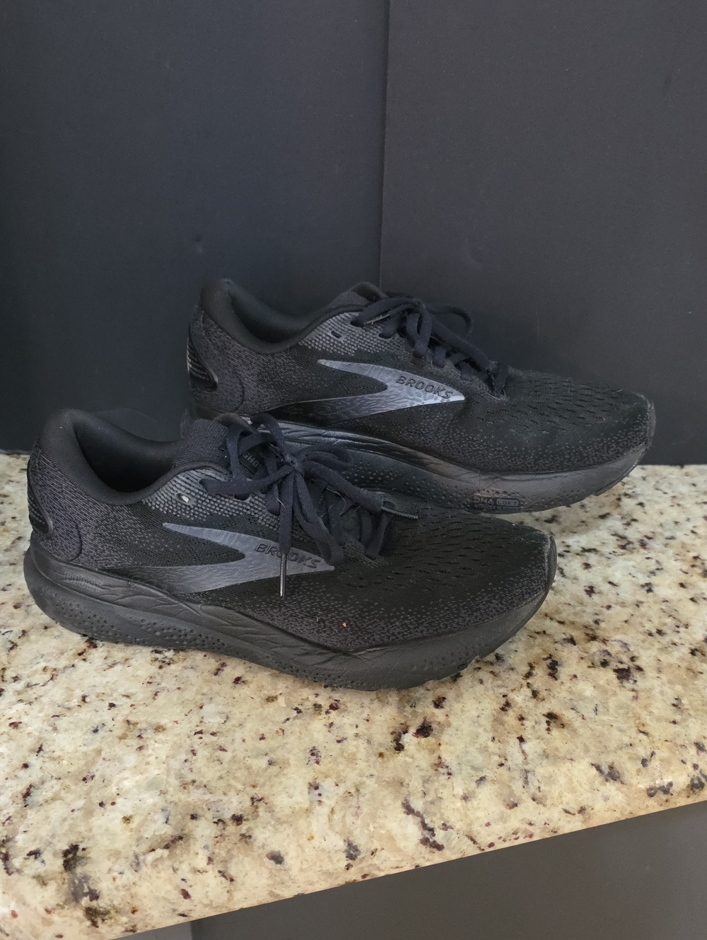 Brooks Ghost 16 Women's All-Black Running Shoes Size 10.5 D Wide